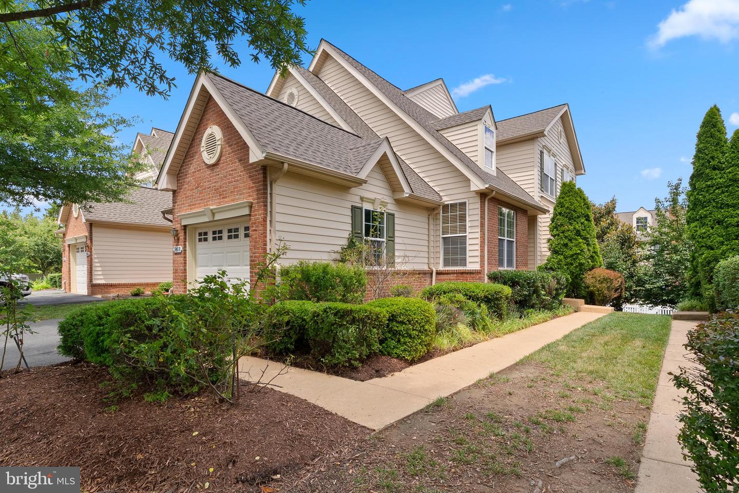 19608 EDGEMONT SQ, ASHBURN, Virginia 20147, 3 Bedrooms Bedrooms, ,2 BathroomsBathrooms,Residential,For sale,19608 EDGEMONT SQ,VALO2100830 MLS # VALO2100830