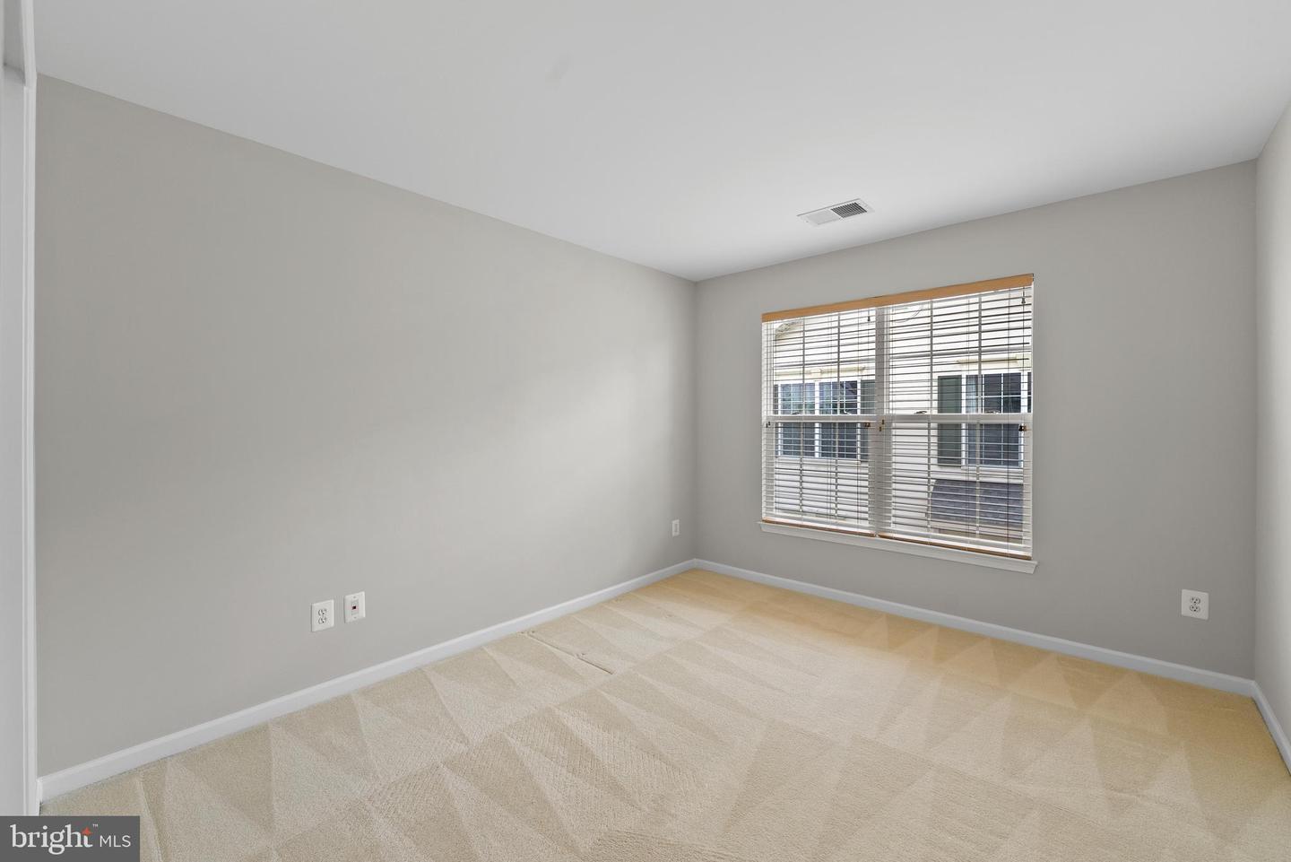 19608 EDGEMONT SQ, ASHBURN, Virginia 20147, 3 Bedrooms Bedrooms, ,2 BathroomsBathrooms,Residential,For sale,19608 EDGEMONT SQ,VALO2100830 MLS # VALO2100830