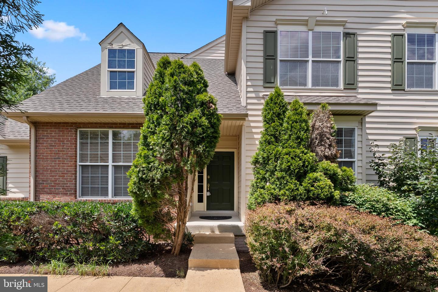 19608 EDGEMONT SQ, ASHBURN, Virginia 20147, 3 Bedrooms Bedrooms, ,2 BathroomsBathrooms,Residential,For sale,19608 EDGEMONT SQ,VALO2100830 MLS # VALO2100830