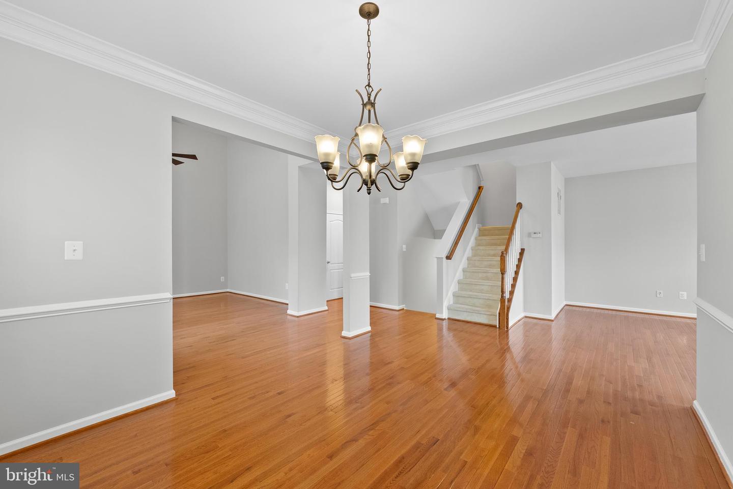 19608 EDGEMONT SQ, ASHBURN, Virginia 20147, 3 Bedrooms Bedrooms, ,2 BathroomsBathrooms,Residential,For sale,19608 EDGEMONT SQ,VALO2100830 MLS # VALO2100830