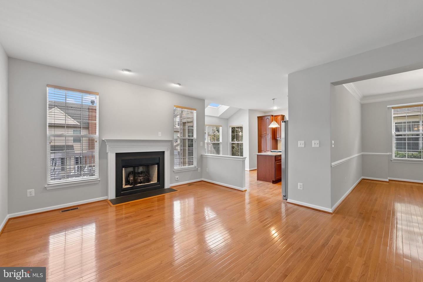 19608 EDGEMONT SQ, ASHBURN, Virginia 20147, 3 Bedrooms Bedrooms, ,2 BathroomsBathrooms,Residential,For sale,19608 EDGEMONT SQ,VALO2100830 MLS # VALO2100830