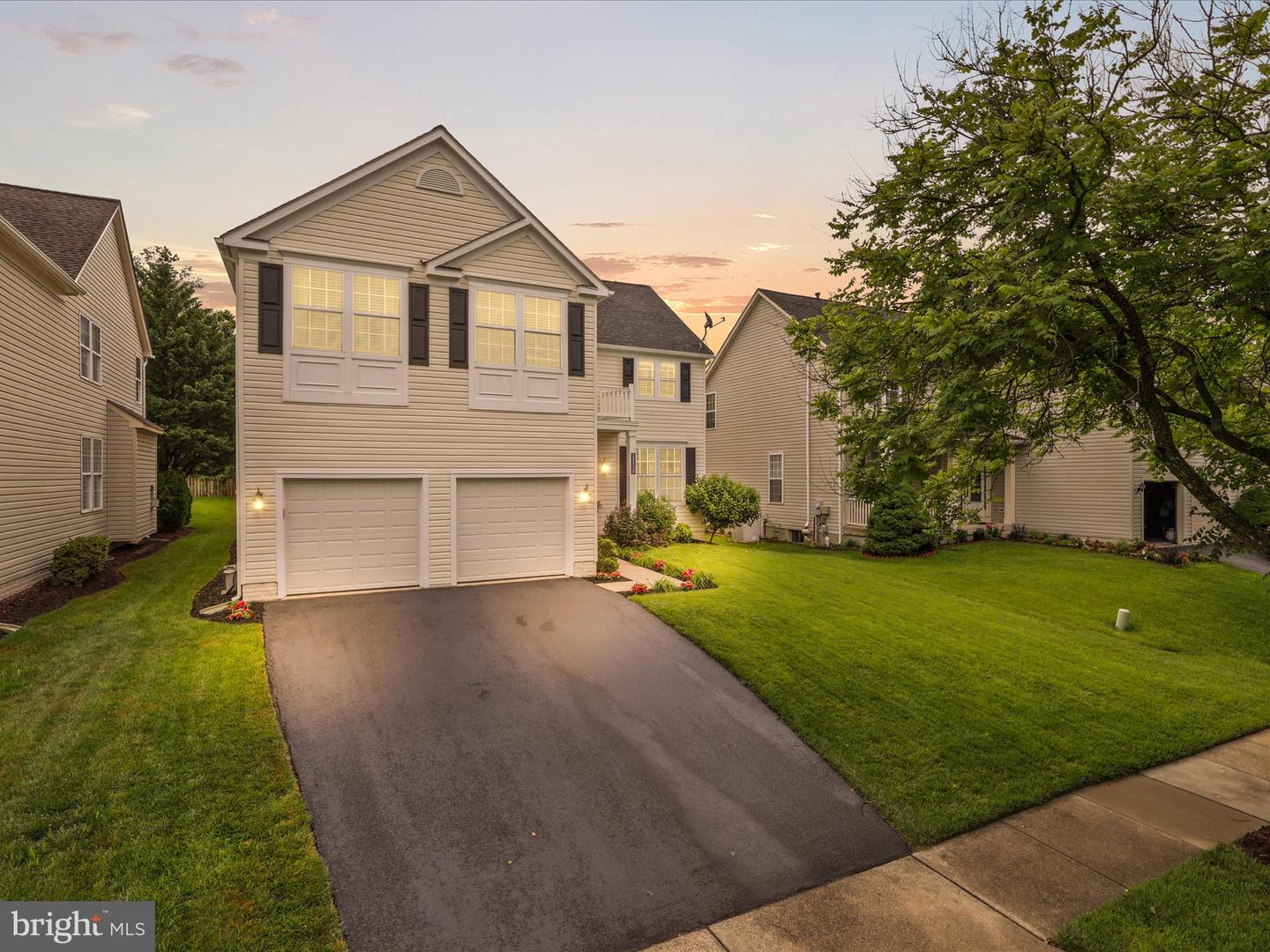 25530 CHILMARK DR, CHANTILLY, Virginia 20152, 4 Bedrooms Bedrooms, ,3 BathroomsBathrooms,Residential,For sale,25530 CHILMARK DR,VALO2100988 MLS # VALO2100988