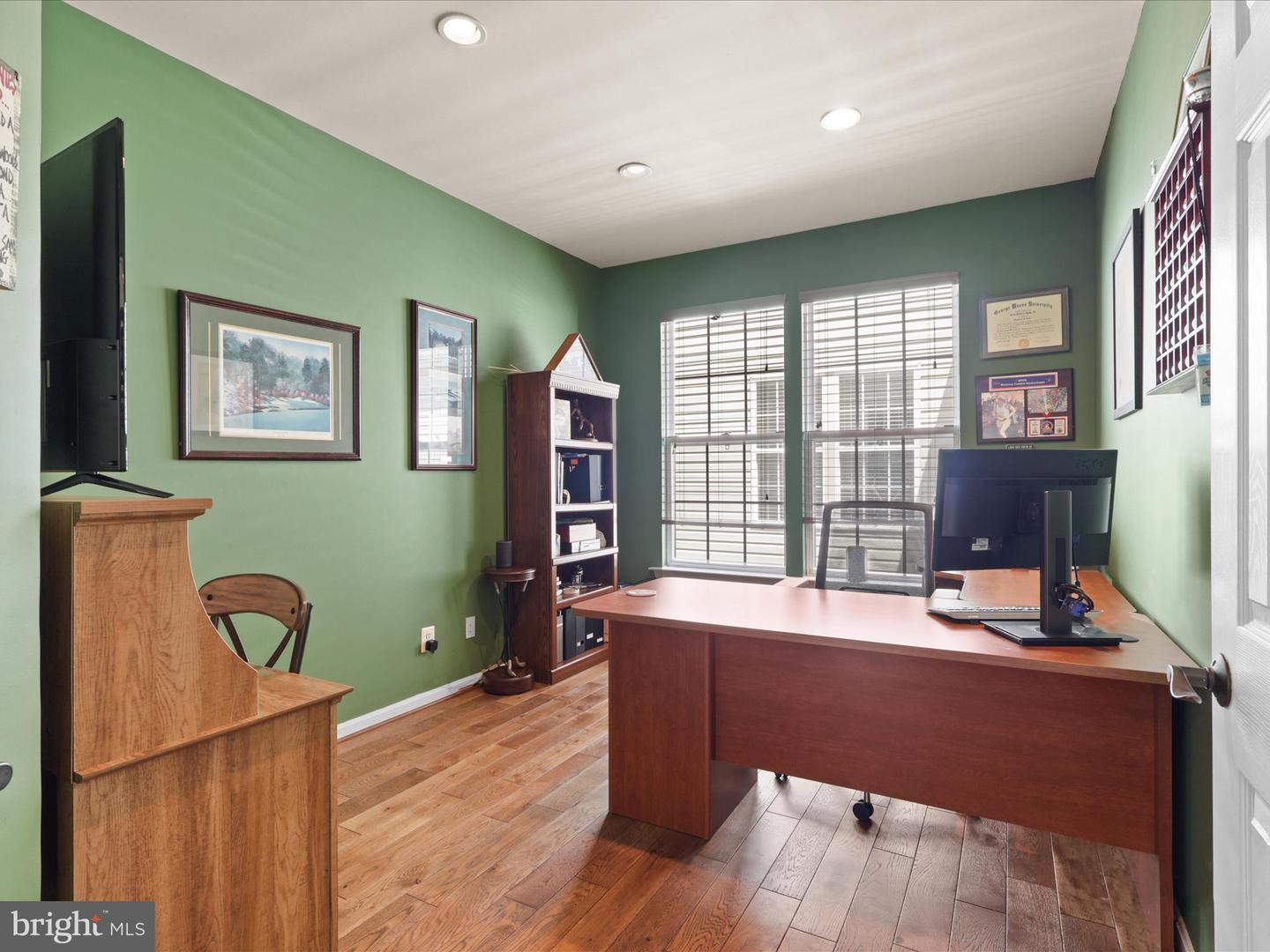 25530 CHILMARK DR, CHANTILLY, Virginia 20152, 4 Bedrooms Bedrooms, ,3 BathroomsBathrooms,Residential,For sale,25530 CHILMARK DR,VALO2100988 MLS # VALO2100988