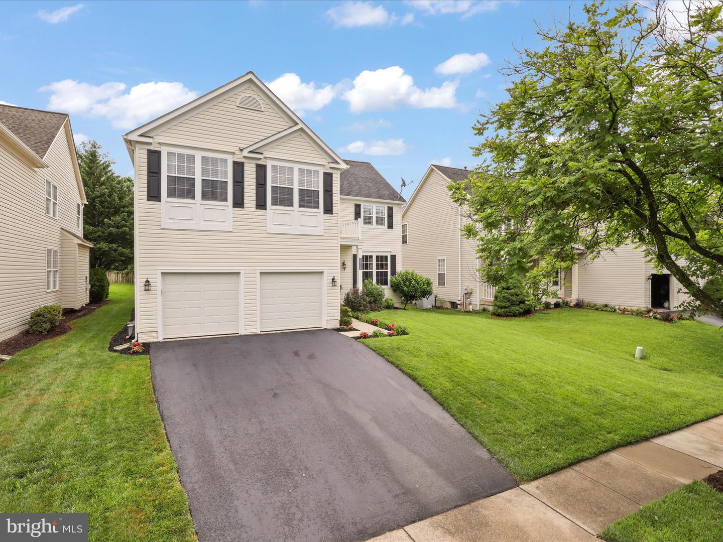 25530 CHILMARK DR, CHANTILLY, Virginia 20152, 4 Bedrooms Bedrooms, ,3 BathroomsBathrooms,Residential,For sale,25530 CHILMARK DR,VALO2100988 MLS # VALO2100988