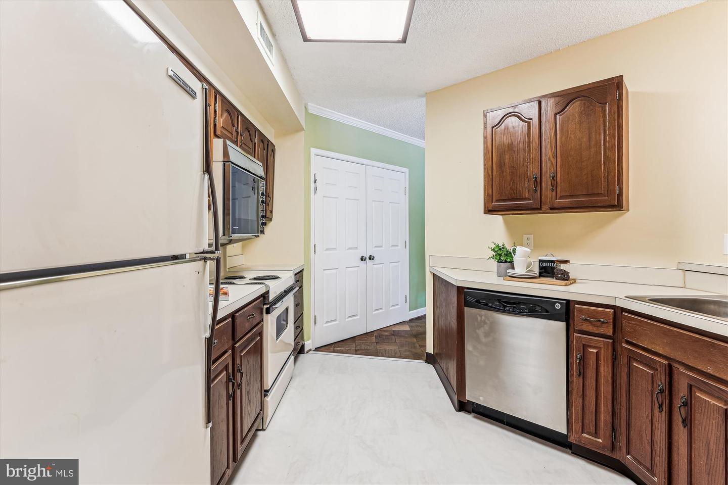 801 S PITT ST #326, ALEXANDRIA, Virginia 22314, 1 Bedroom Bedrooms, ,1 BathroomBathrooms,Residential,For sale,801 S PITT ST #326,VAAX2047110 MLS # VAAX2047110