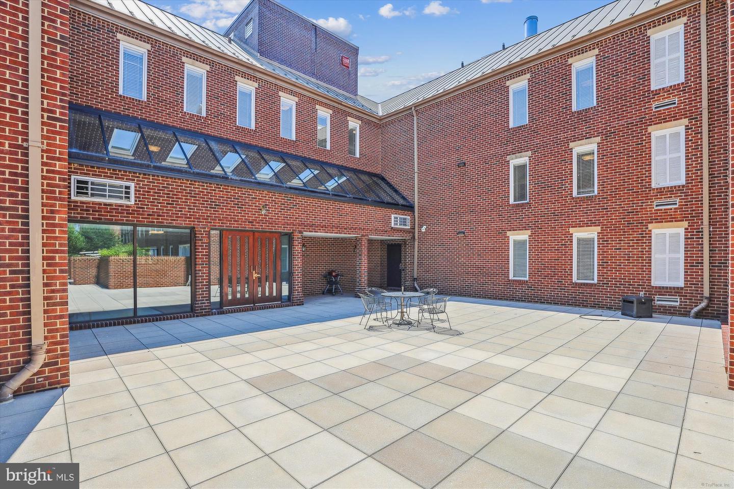 801 S PITT ST #326, ALEXANDRIA, Virginia 22314, 1 Bedroom Bedrooms, ,1 BathroomBathrooms,Residential,For sale,801 S PITT ST #326,VAAX2047110 MLS # VAAX2047110
