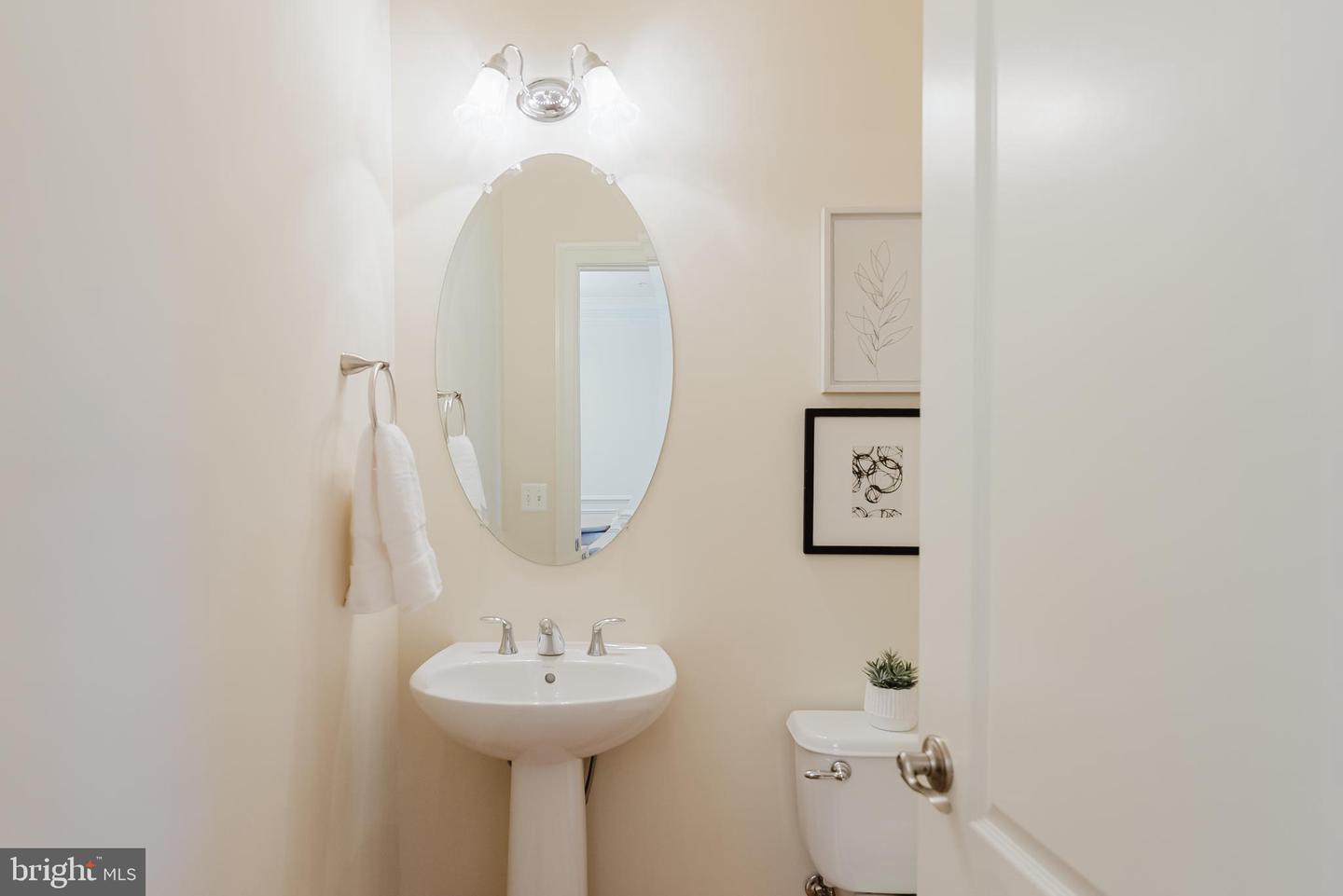 1855 POTOMAC GREENS DR, ALEXANDRIA, Virginia 22314, 3 Bedrooms Bedrooms, ,2 BathroomsBathrooms,Residential,For sale,1855 POTOMAC GREENS DR,VAAX2047132 MLS # VAAX2047132