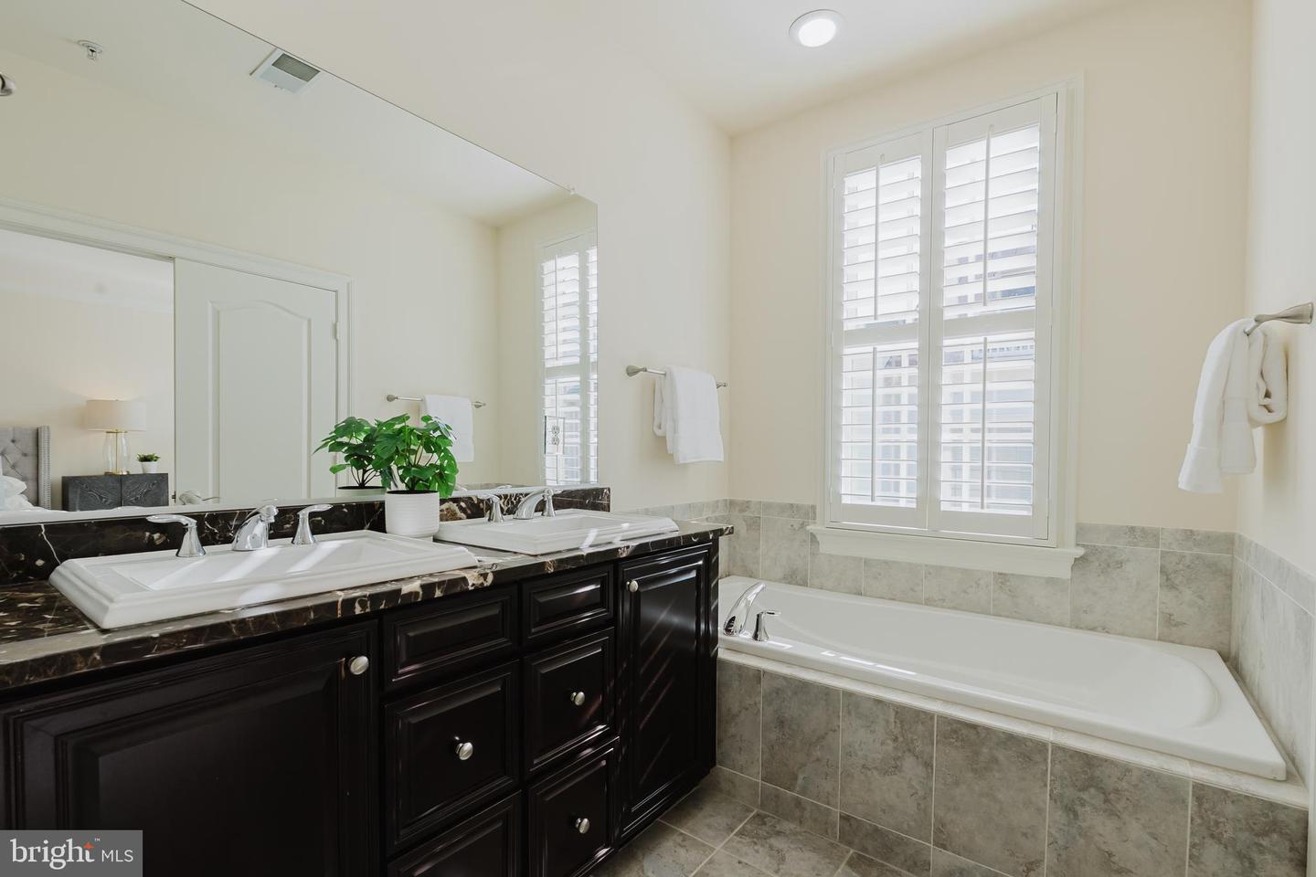 1855 POTOMAC GREENS DR, ALEXANDRIA, Virginia 22314, 3 Bedrooms Bedrooms, ,2 BathroomsBathrooms,Residential,For sale,1855 POTOMAC GREENS DR,VAAX2047132 MLS # VAAX2047132