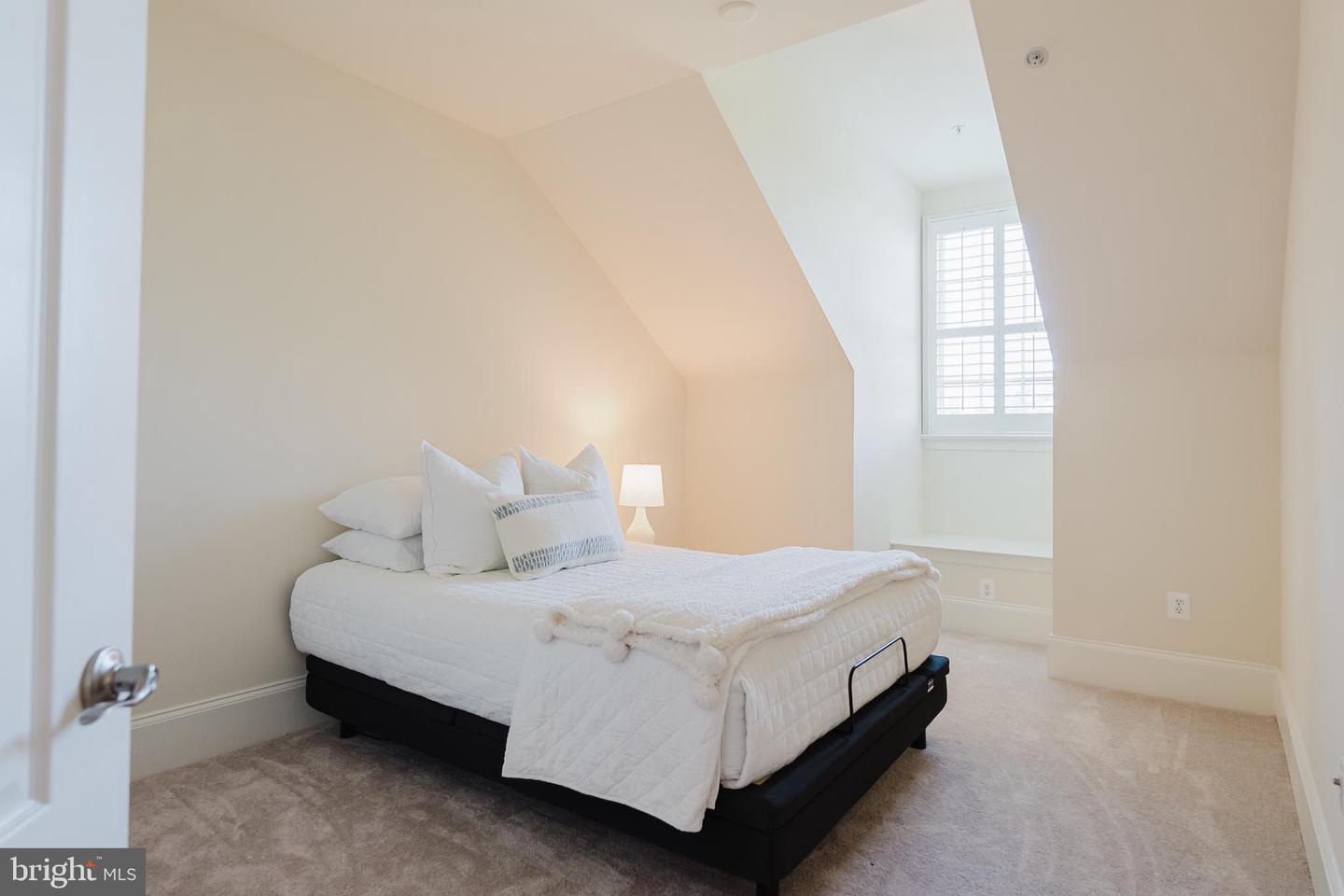 1855 POTOMAC GREENS DR, ALEXANDRIA, Virginia 22314, 3 Bedrooms Bedrooms, ,2 BathroomsBathrooms,Residential,For sale,1855 POTOMAC GREENS DR,VAAX2047132 MLS # VAAX2047132
