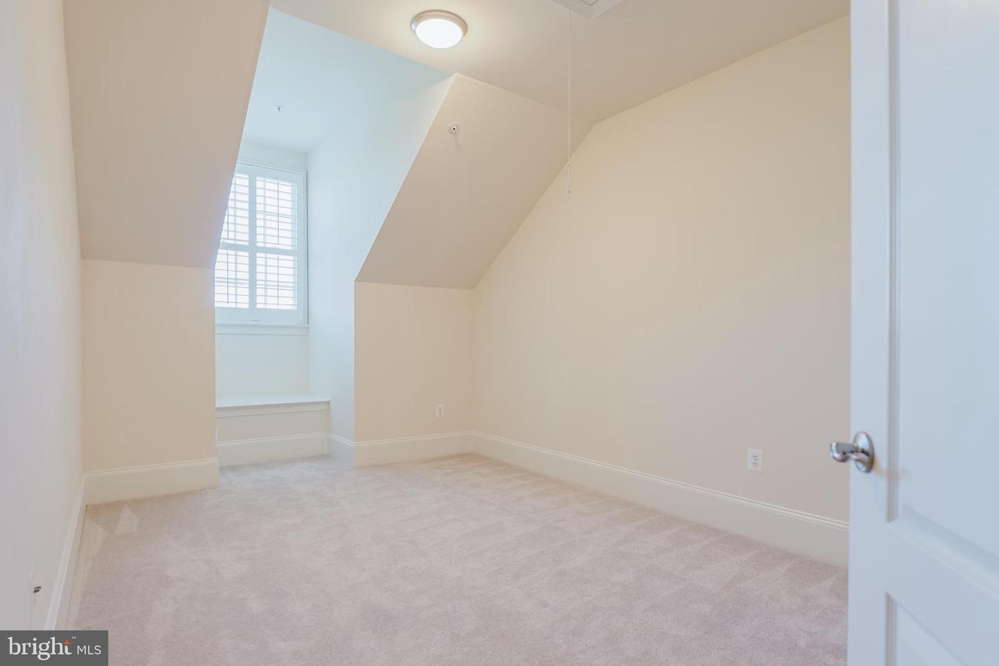 1855 POTOMAC GREENS DR, ALEXANDRIA, Virginia 22314, 3 Bedrooms Bedrooms, ,2 BathroomsBathrooms,Residential,For sale,1855 POTOMAC GREENS DR,VAAX2047132 MLS # VAAX2047132