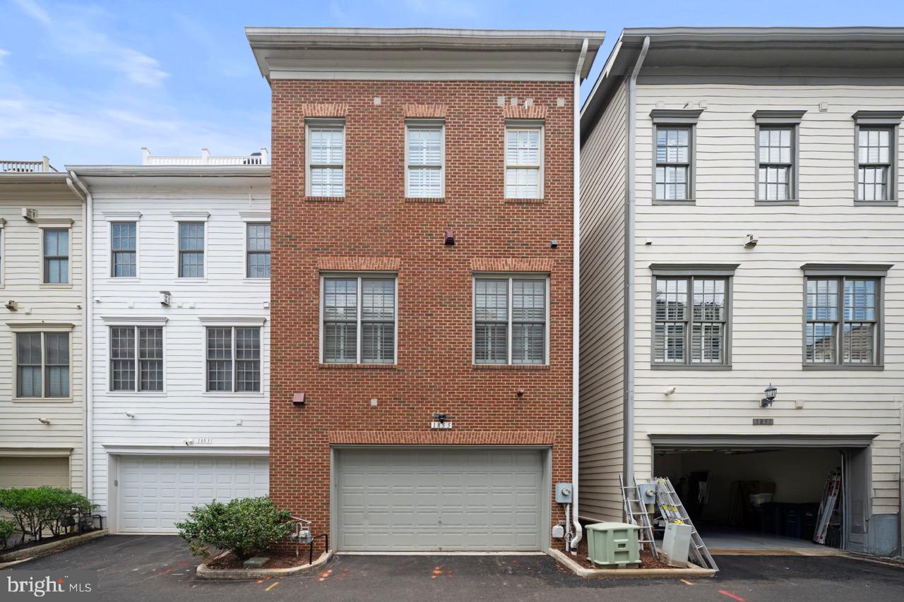 1855 POTOMAC GREENS DR, ALEXANDRIA, Virginia 22314, 3 Bedrooms Bedrooms, ,2 BathroomsBathrooms,Residential,For sale,1855 POTOMAC GREENS DR,VAAX2047132 MLS # VAAX2047132