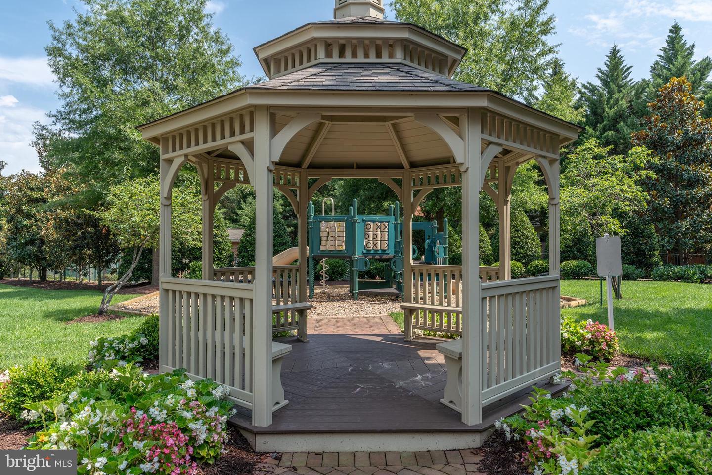 1855 POTOMAC GREENS DR, ALEXANDRIA, Virginia 22314, 3 Bedrooms Bedrooms, ,2 BathroomsBathrooms,Residential,For sale,1855 POTOMAC GREENS DR,VAAX2047132 MLS # VAAX2047132