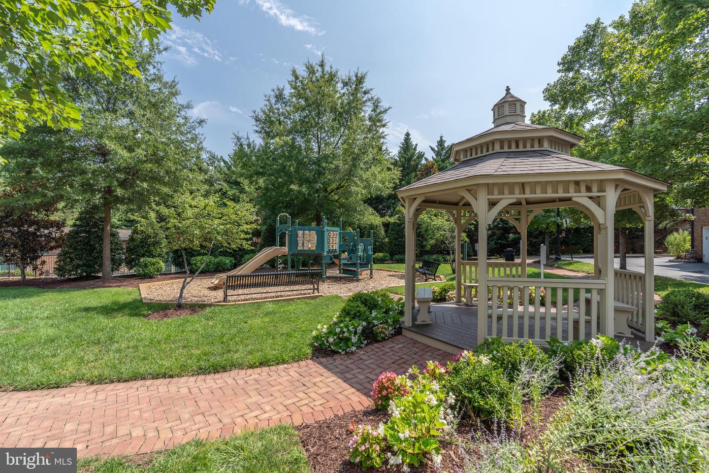 1855 POTOMAC GREENS DR, ALEXANDRIA, Virginia 22314, 3 Bedrooms Bedrooms, ,2 BathroomsBathrooms,Residential,For sale,1855 POTOMAC GREENS DR,VAAX2047132 MLS # VAAX2047132