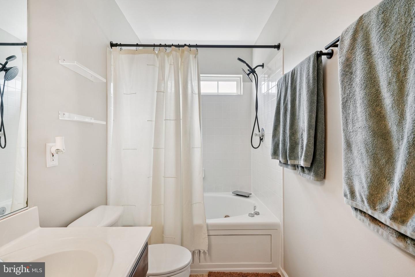 835 VANDERBILT TER SE, LEESBURG, Virginia 20175, 3 Bedrooms Bedrooms, ,3 BathroomsBathrooms,Residential,For sale,835 VANDERBILT TER SE,VALO2101118 MLS # VALO2101118