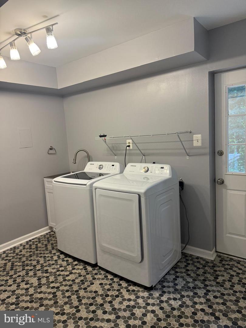 12517 HEDGES RUN DR, WOODBRIDGE, Virginia 22192, 3 Bedrooms Bedrooms, ,2 BathroomsBathrooms,Residential,For sale,12517 HEDGES RUN DR,VAPW2098502 MLS # VAPW2098502
