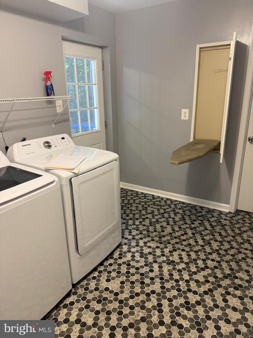 12517 HEDGES RUN DR, WOODBRIDGE, Virginia 22192, 3 Bedrooms Bedrooms, ,2 BathroomsBathrooms,Residential,For sale,12517 HEDGES RUN DR,VAPW2098502 MLS # VAPW2098502