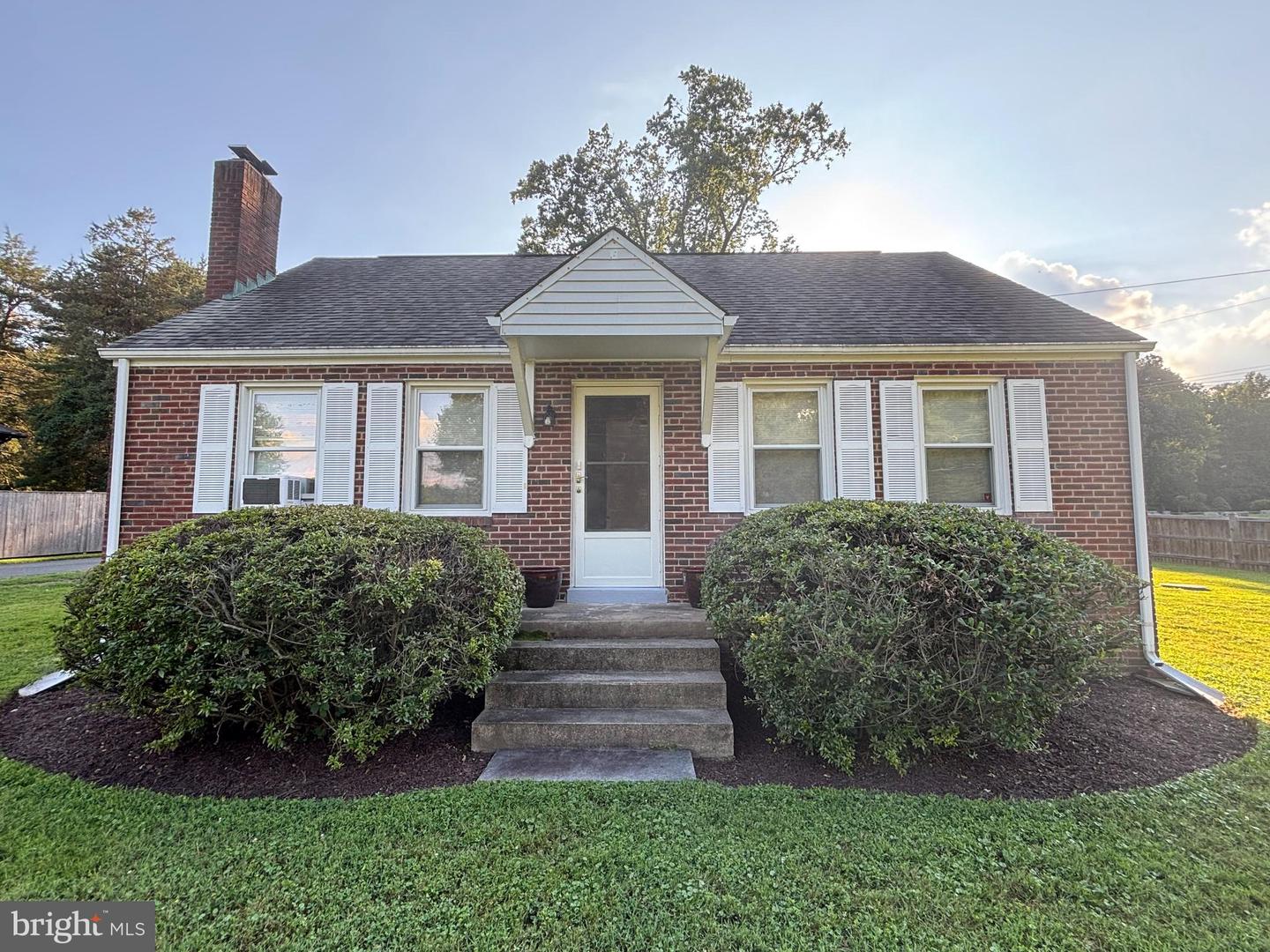 650 WALKER RD, GREAT FALLS, Virginia 22066, 3 Bedrooms Bedrooms, ,1 BathroomBathrooms,Residential,For sale,650 WALKER RD,VAFX2253598 MLS # VAFX2253598