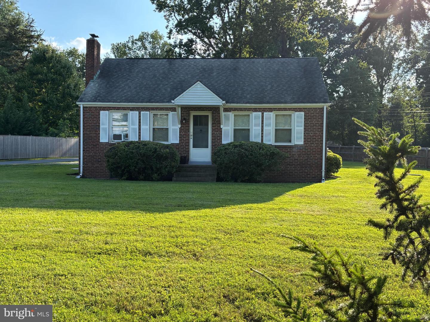 650 WALKER RD, GREAT FALLS, Virginia 22066, 3 Bedrooms Bedrooms, ,1 BathroomBathrooms,Residential,For sale,650 WALKER RD,VAFX2253598 MLS # VAFX2253598