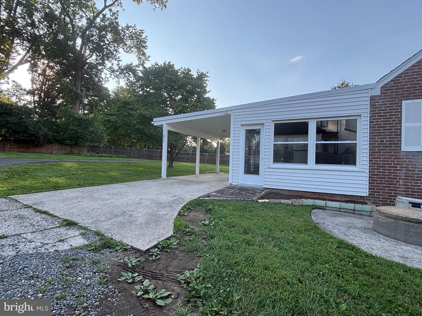 650 WALKER RD, GREAT FALLS, Virginia 22066, 3 Bedrooms Bedrooms, ,1 BathroomBathrooms,Residential,For sale,650 WALKER RD,VAFX2253598 MLS # VAFX2253598