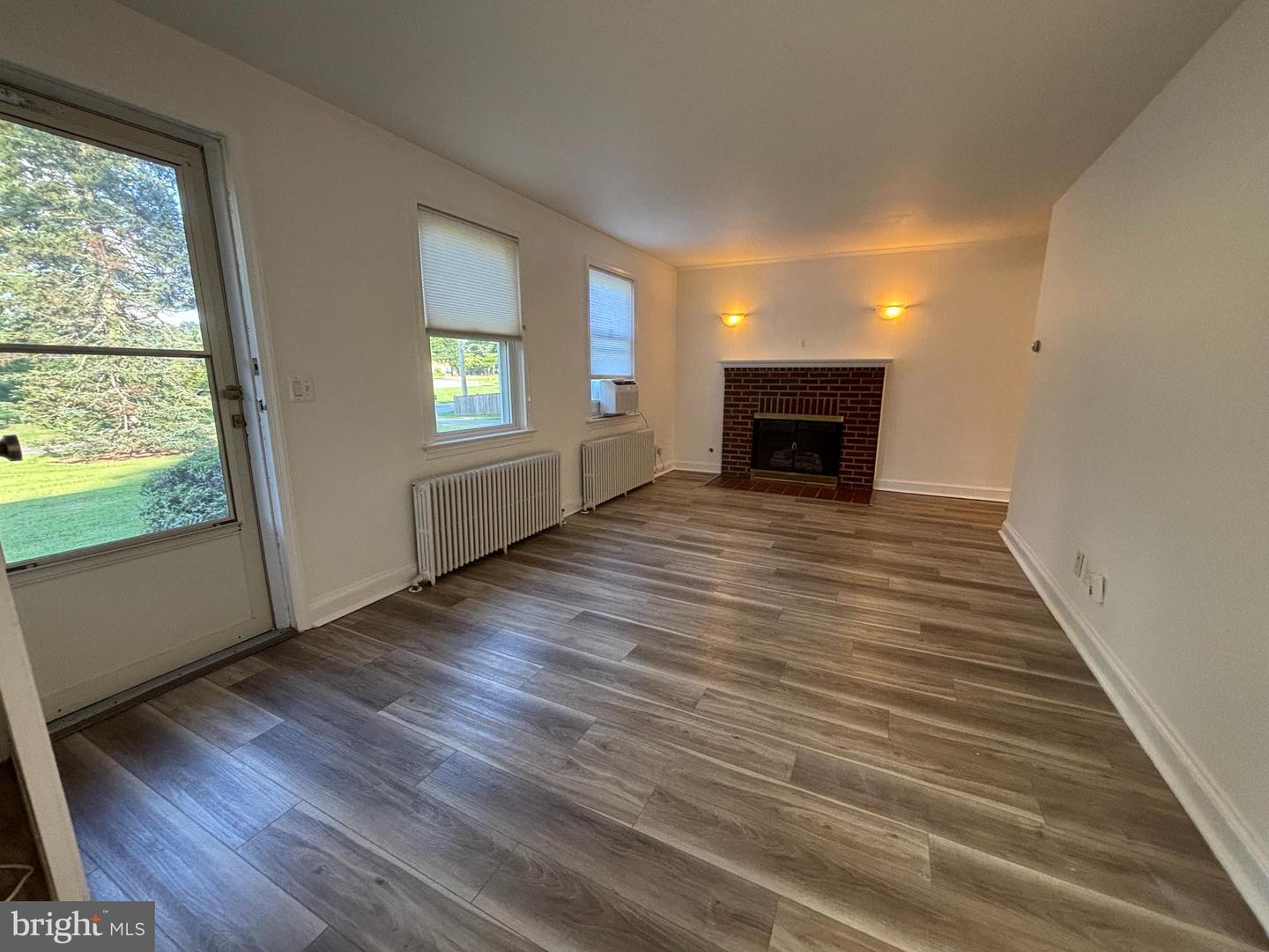 650 WALKER RD, GREAT FALLS, Virginia 22066, 3 Bedrooms Bedrooms, ,1 BathroomBathrooms,Residential,For sale,650 WALKER RD,VAFX2253598 MLS # VAFX2253598