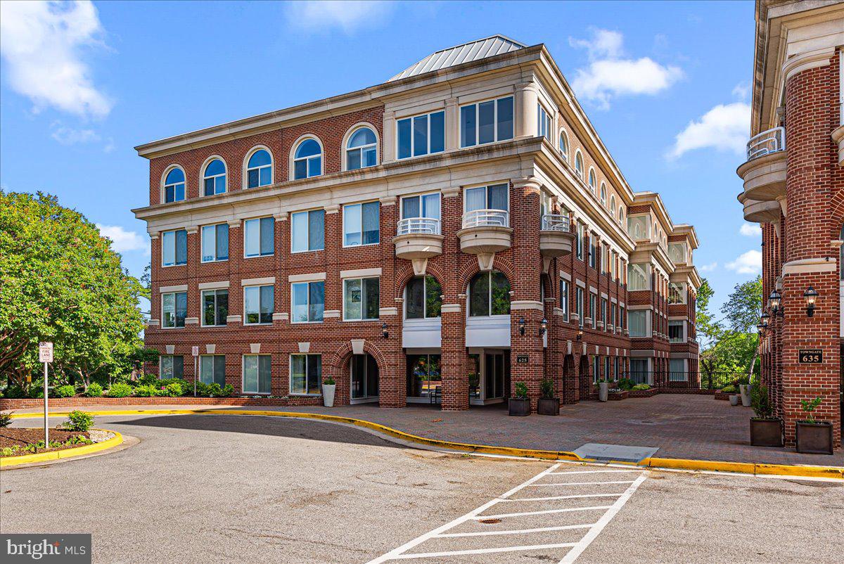625 SLATERS LN #G4, ALEXANDRIA, Virginia 22314, 1 Bedroom Bedrooms, ,1 BathroomBathrooms,Residential,For sale,625 SLATERS LN #G4,VAAX2047242 MLS # VAAX2047242
