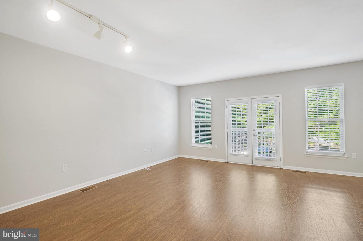 8071 NICOSH CIRCLE LN #52, FALLS CHURCH, Virginia 22042, 2 Bedrooms Bedrooms, ,2 BathroomsBathrooms,Residential,For sale,8071 NICOSH CIRCLE LN #52,VAFX2254130 MLS # VAFX2254130