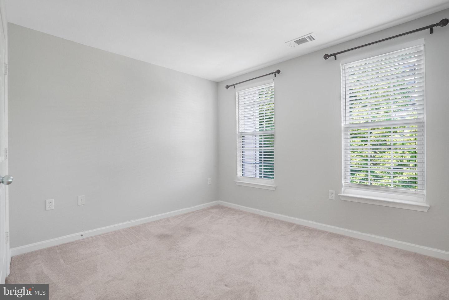 8071 NICOSH CIRCLE LN #52, FALLS CHURCH, Virginia 22042, 2 Bedrooms Bedrooms, ,2 BathroomsBathrooms,Residential,For sale,8071 NICOSH CIRCLE LN #52,VAFX2254130 MLS # VAFX2254130