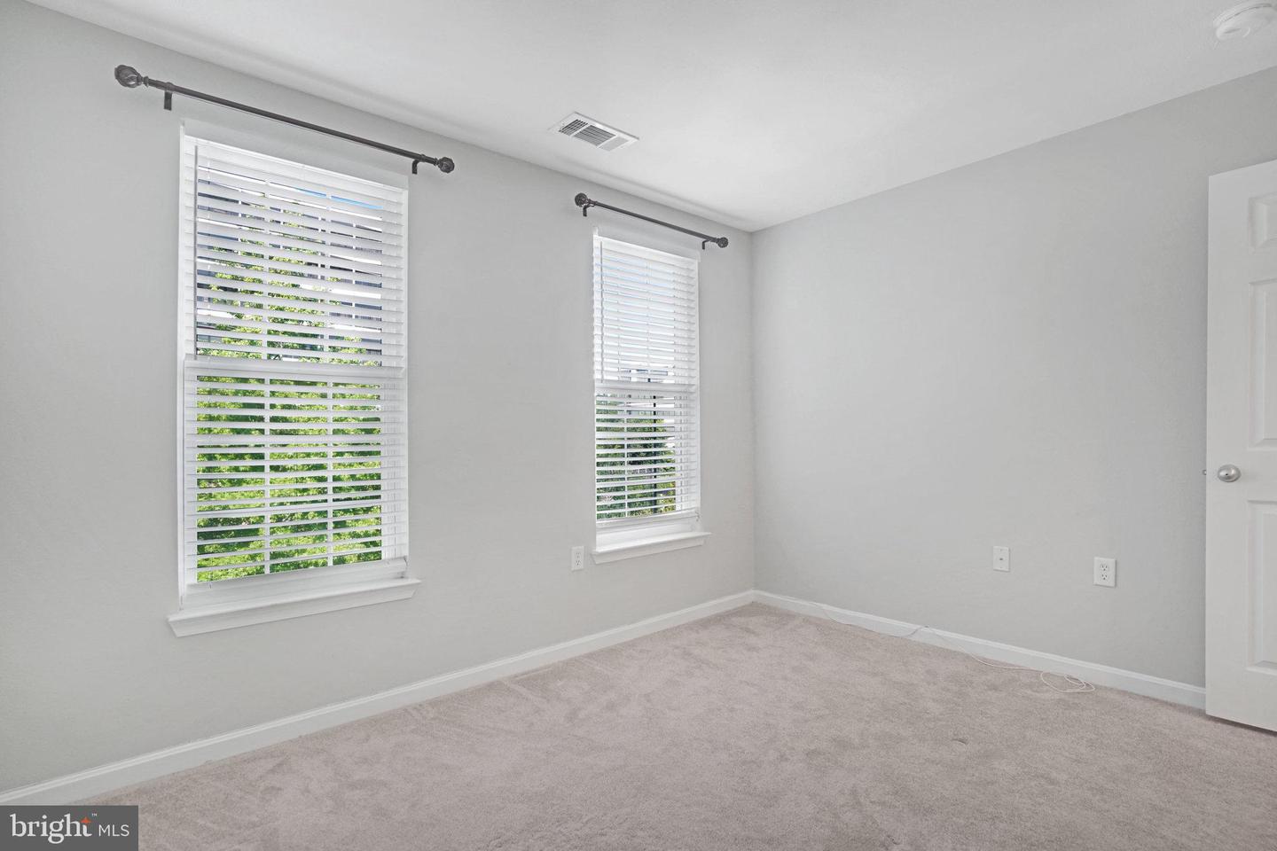 8071 NICOSH CIRCLE LN #52, FALLS CHURCH, Virginia 22042, 2 Bedrooms Bedrooms, ,2 BathroomsBathrooms,Residential,For sale,8071 NICOSH CIRCLE LN #52,VAFX2254130 MLS # VAFX2254130