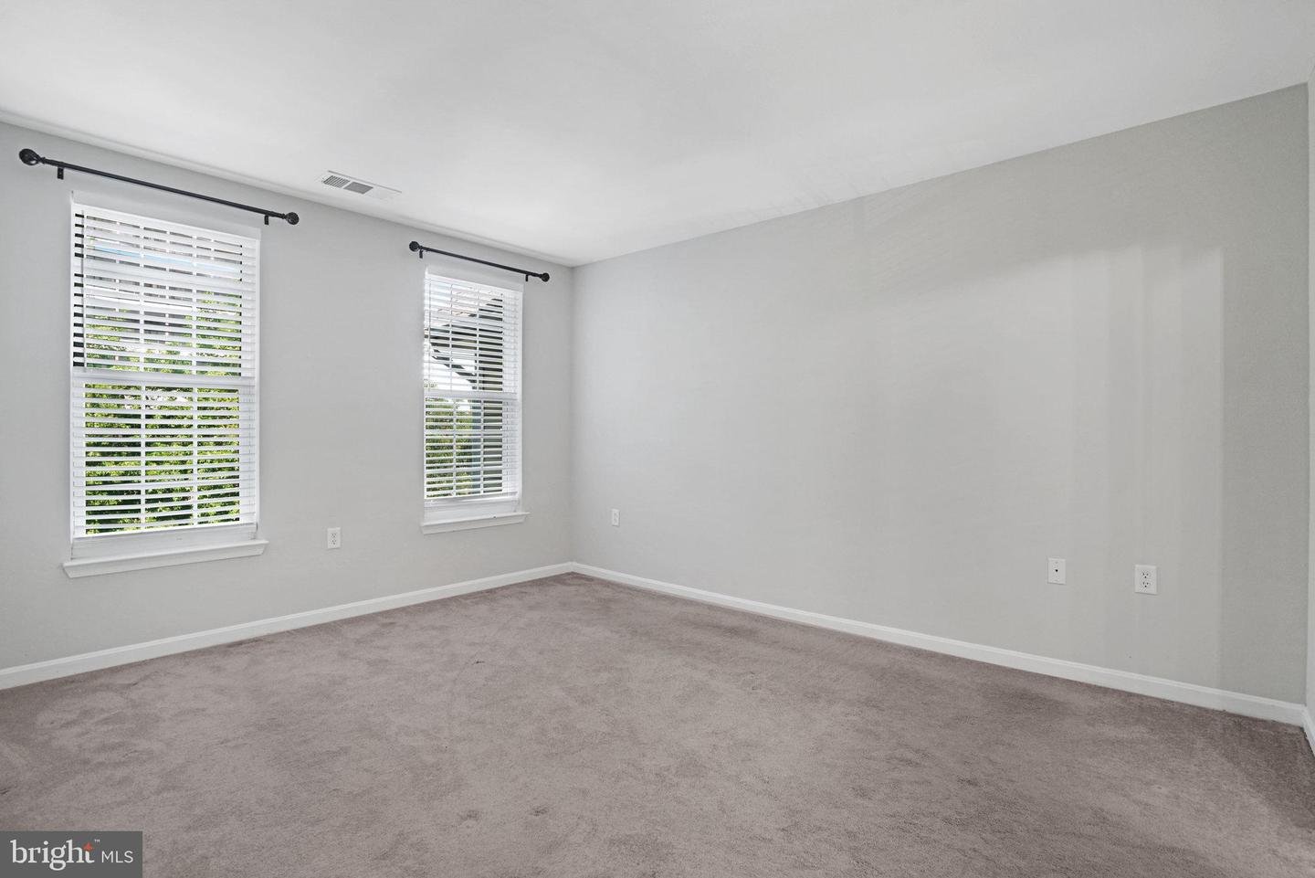 8071 NICOSH CIRCLE LN #52, FALLS CHURCH, Virginia 22042, 2 Bedrooms Bedrooms, ,2 BathroomsBathrooms,Residential,For sale,8071 NICOSH CIRCLE LN #52,VAFX2254130 MLS # VAFX2254130