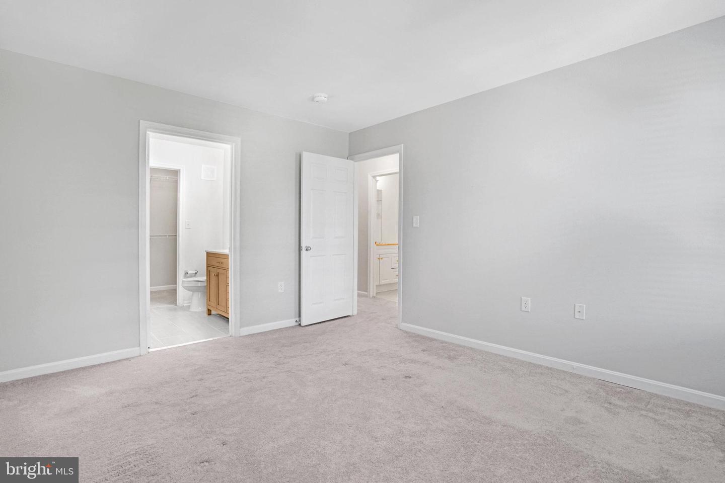 8071 NICOSH CIRCLE LN #52, FALLS CHURCH, Virginia 22042, 2 Bedrooms Bedrooms, ,2 BathroomsBathrooms,Residential,For sale,8071 NICOSH CIRCLE LN #52,VAFX2254130 MLS # VAFX2254130