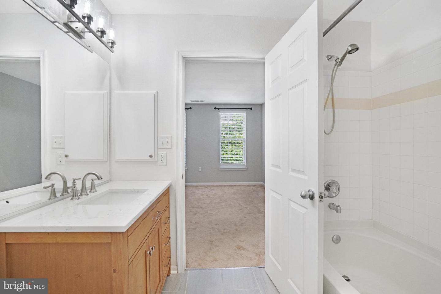 8071 NICOSH CIRCLE LN #52, FALLS CHURCH, Virginia 22042, 2 Bedrooms Bedrooms, ,2 BathroomsBathrooms,Residential,For sale,8071 NICOSH CIRCLE LN #52,VAFX2254130 MLS # VAFX2254130