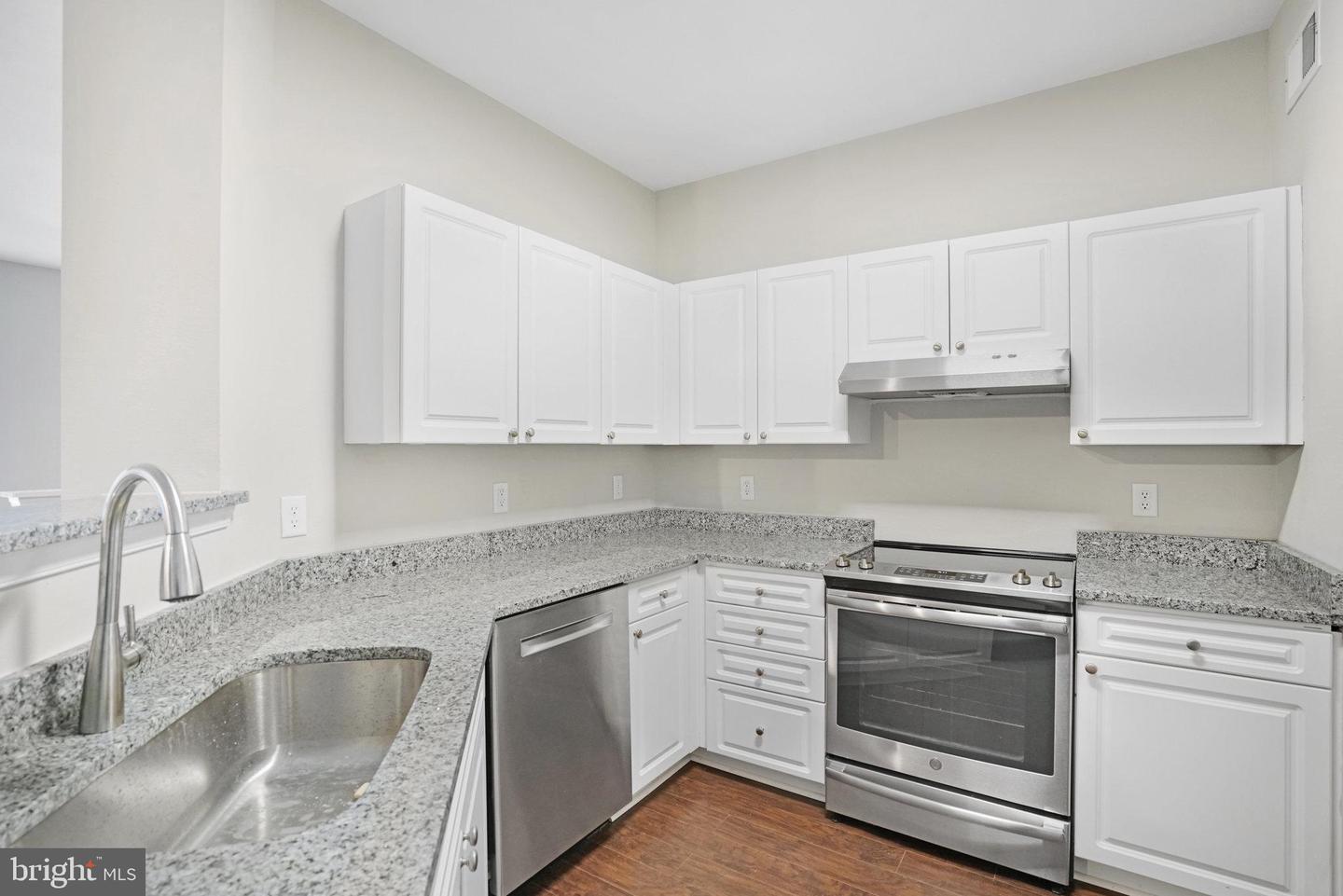 8071 NICOSH CIRCLE LN #52, FALLS CHURCH, Virginia 22042, 2 Bedrooms Bedrooms, ,2 BathroomsBathrooms,Residential,For sale,8071 NICOSH CIRCLE LN #52,VAFX2254130 MLS # VAFX2254130