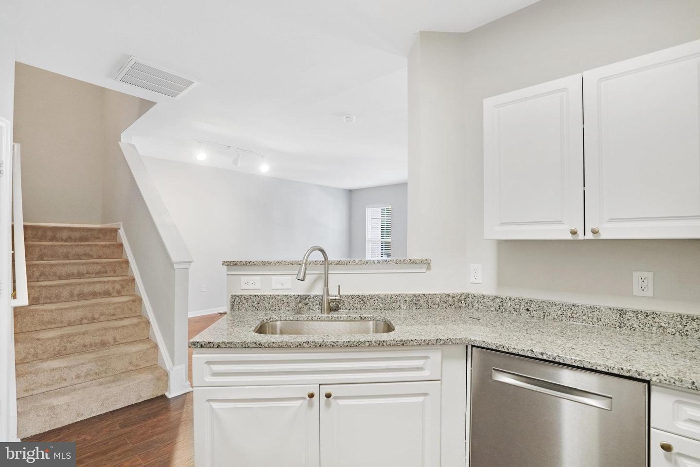 8071 NICOSH CIRCLE LN #52, FALLS CHURCH, Virginia 22042, 2 Bedrooms Bedrooms, ,2 BathroomsBathrooms,Residential,For sale,8071 NICOSH CIRCLE LN #52,VAFX2254130 MLS # VAFX2254130