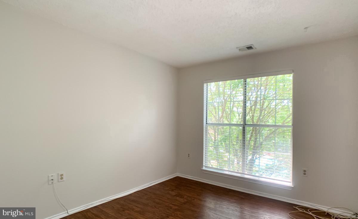 21029 TIMBER RIDGE TER #302, ASHBURN, Virginia 20147, 2 Bedrooms Bedrooms, ,1 BathroomBathrooms,Residential,For sale,21029 TIMBER RIDGE TER #302,VALO2101446 MLS # VALO2101446