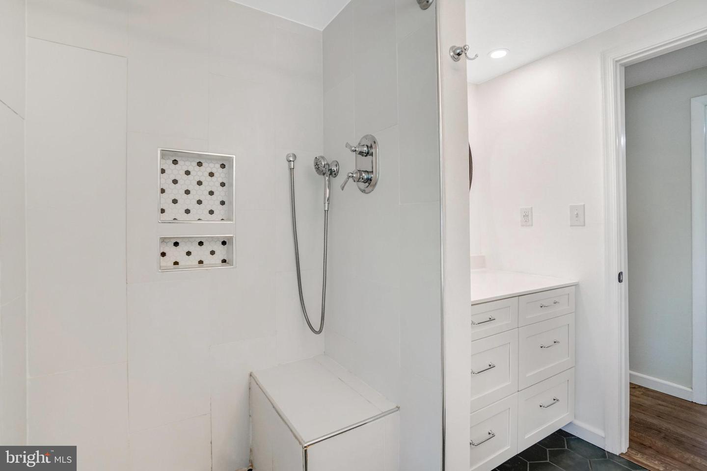 5608 LA VISTA DR, ALEXANDRIA, Virginia 22310, 4 Bedrooms Bedrooms, ,2 BathroomsBathrooms,Residential,For sale,5608 LA VISTA DR,VAFX2220318 MLS # VAFX2220318