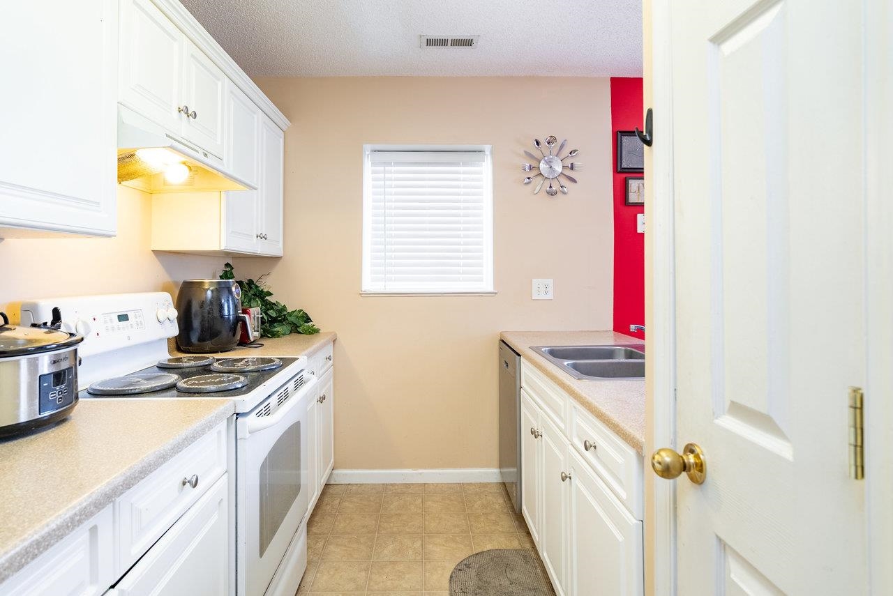 1373 GOLDFINCH DR, HARRISONBURG, Virginia 22802, 3 Bedrooms Bedrooms, ,2 BathroomsBathrooms,Residential,1373 GOLDFINCH DR,666513 MLS # 666513