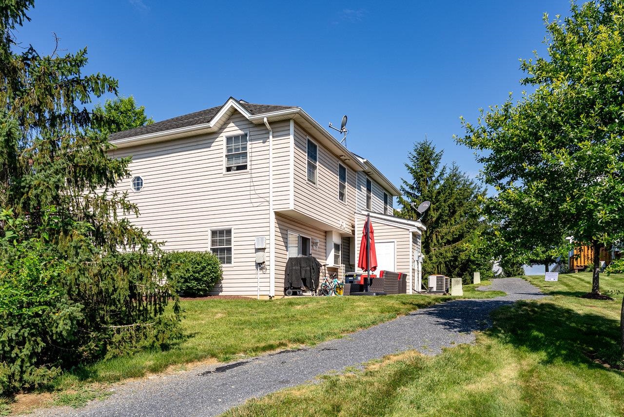 1373 GOLDFINCH DR, HARRISONBURG, Virginia 22802, 3 Bedrooms Bedrooms, ,2 BathroomsBathrooms,Residential,1373 GOLDFINCH DR,666513 MLS # 666513