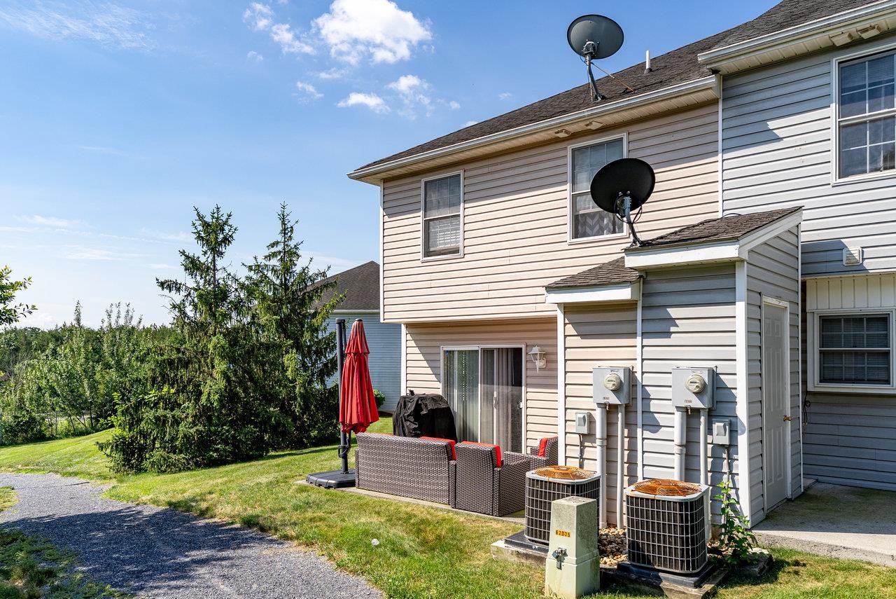 1373 GOLDFINCH DR, HARRISONBURG, Virginia 22802, 3 Bedrooms Bedrooms, ,2 BathroomsBathrooms,Residential,1373 GOLDFINCH DR,666513 MLS # 666513