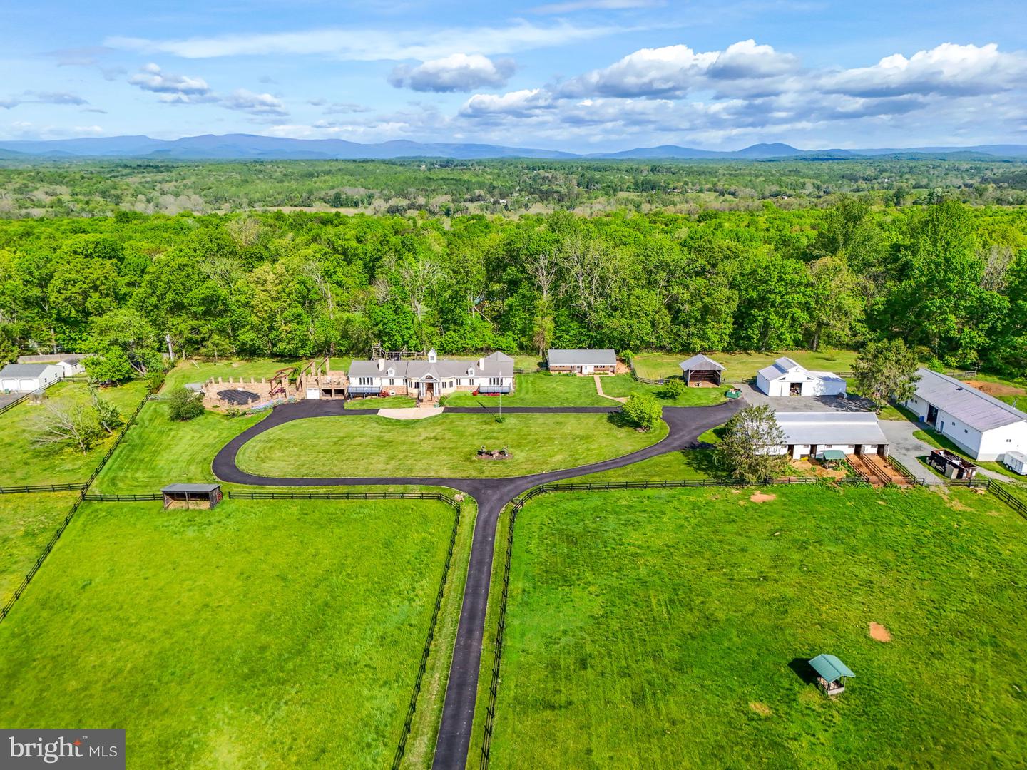 8511 LEEDS MANOR RD, WARRENTON, Virginia 20186, 4 Bedrooms Bedrooms, ,4 BathroomsBathrooms,Residential,For sale,8511 LEEDS MANOR RD,VAFQ2016382 MLS # VAFQ2016382
