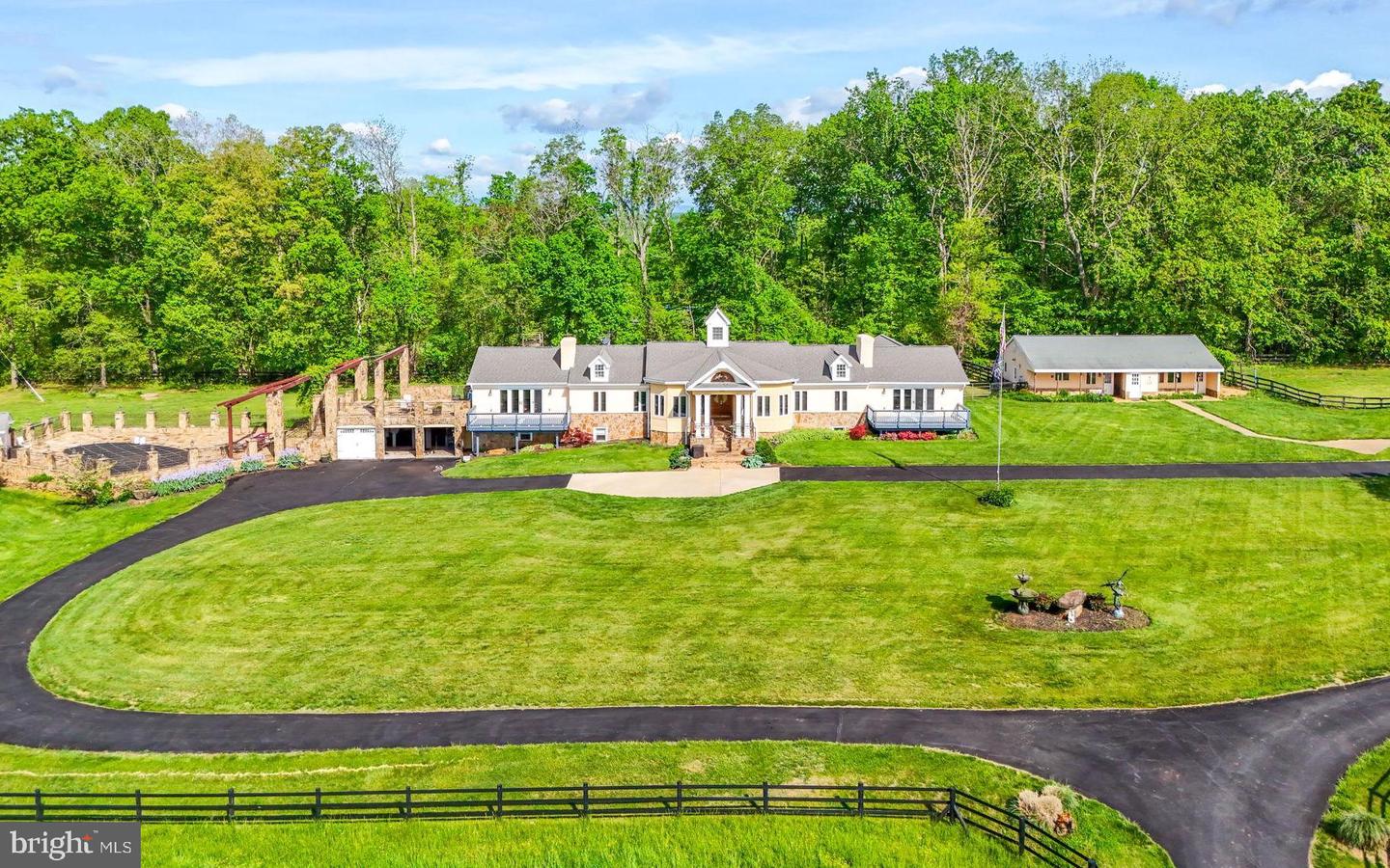 8511 LEEDS MANOR RD, WARRENTON, Virginia 20186, 4 Bedrooms Bedrooms, ,4 BathroomsBathrooms,Residential,For sale,8511 LEEDS MANOR RD,VAFQ2016382 MLS # VAFQ2016382