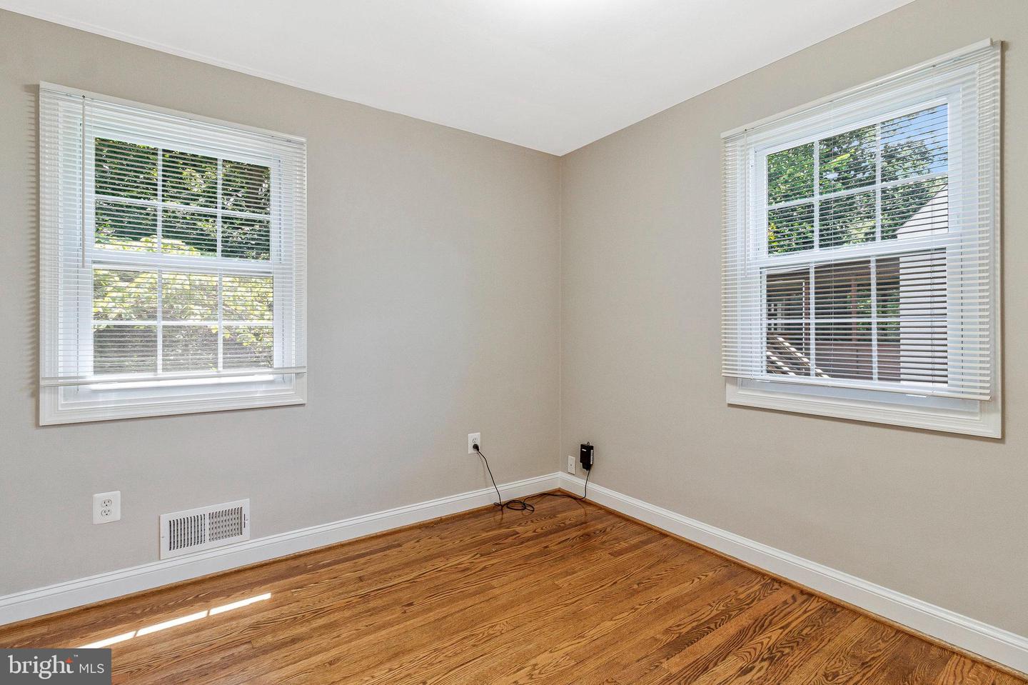 4752 6TH ST S, ARLINGTON, Virginia 22204, 4 Bedrooms Bedrooms, ,2 BathroomsBathrooms,Residential,For sale,4752 6TH ST S,VAAR2059598 MLS # VAAR2059598