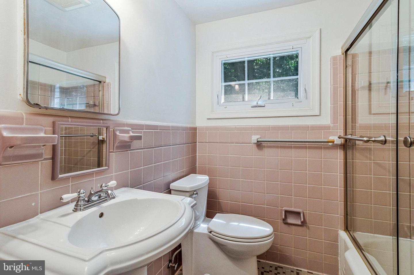 4752 6TH ST S, ARLINGTON, Virginia 22204, 4 Bedrooms Bedrooms, ,2 BathroomsBathrooms,Residential,For sale,4752 6TH ST S,VAAR2059598 MLS # VAAR2059598