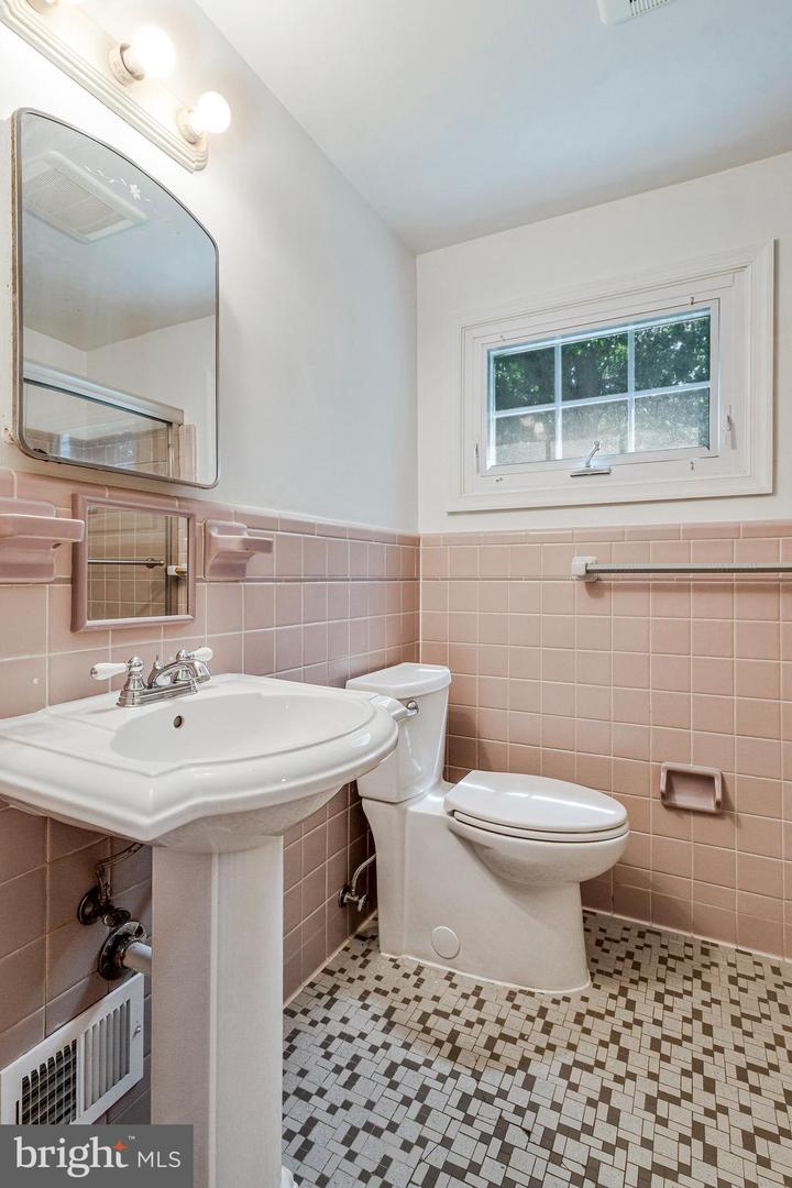 4752 6TH ST S, ARLINGTON, Virginia 22204, 4 Bedrooms Bedrooms, ,2 BathroomsBathrooms,Residential,For sale,4752 6TH ST S,VAAR2059598 MLS # VAAR2059598
