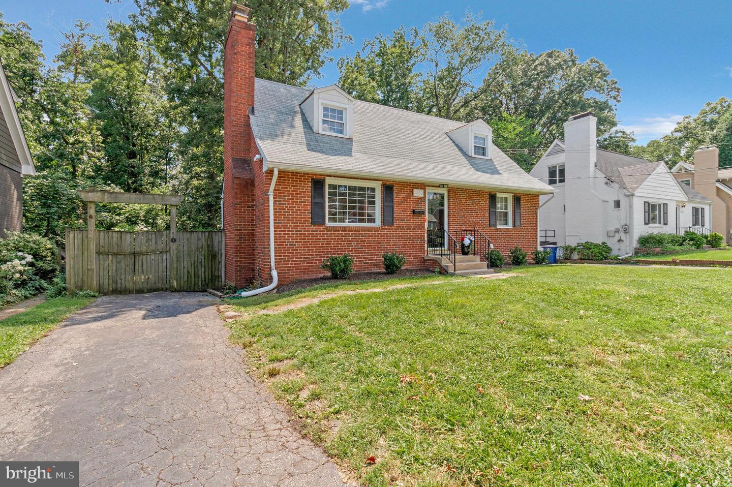 4752 6TH ST S, ARLINGTON, Virginia 22204, 4 Bedrooms Bedrooms, ,2 BathroomsBathrooms,Residential,For sale,4752 6TH ST S,VAAR2059598 MLS # VAAR2059598