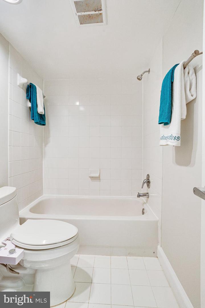 18 15TH ST NE #18, WASHINGTON, District Of Columbia 20002, 1 Bedroom Bedrooms, ,1 BathroomBathrooms,Residential,For sale,18 15TH ST NE #18,DCDC2208532 MLS # DCDC2208532