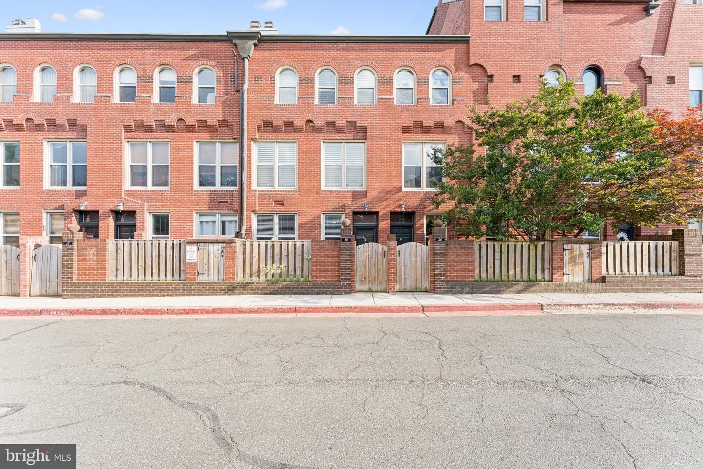 18 15TH ST NE #18, WASHINGTON, District Of Columbia 20002, 1 Bedroom Bedrooms, ,1 BathroomBathrooms,Residential,For sale,18 15TH ST NE #18,DCDC2208532 MLS # DCDC2208532