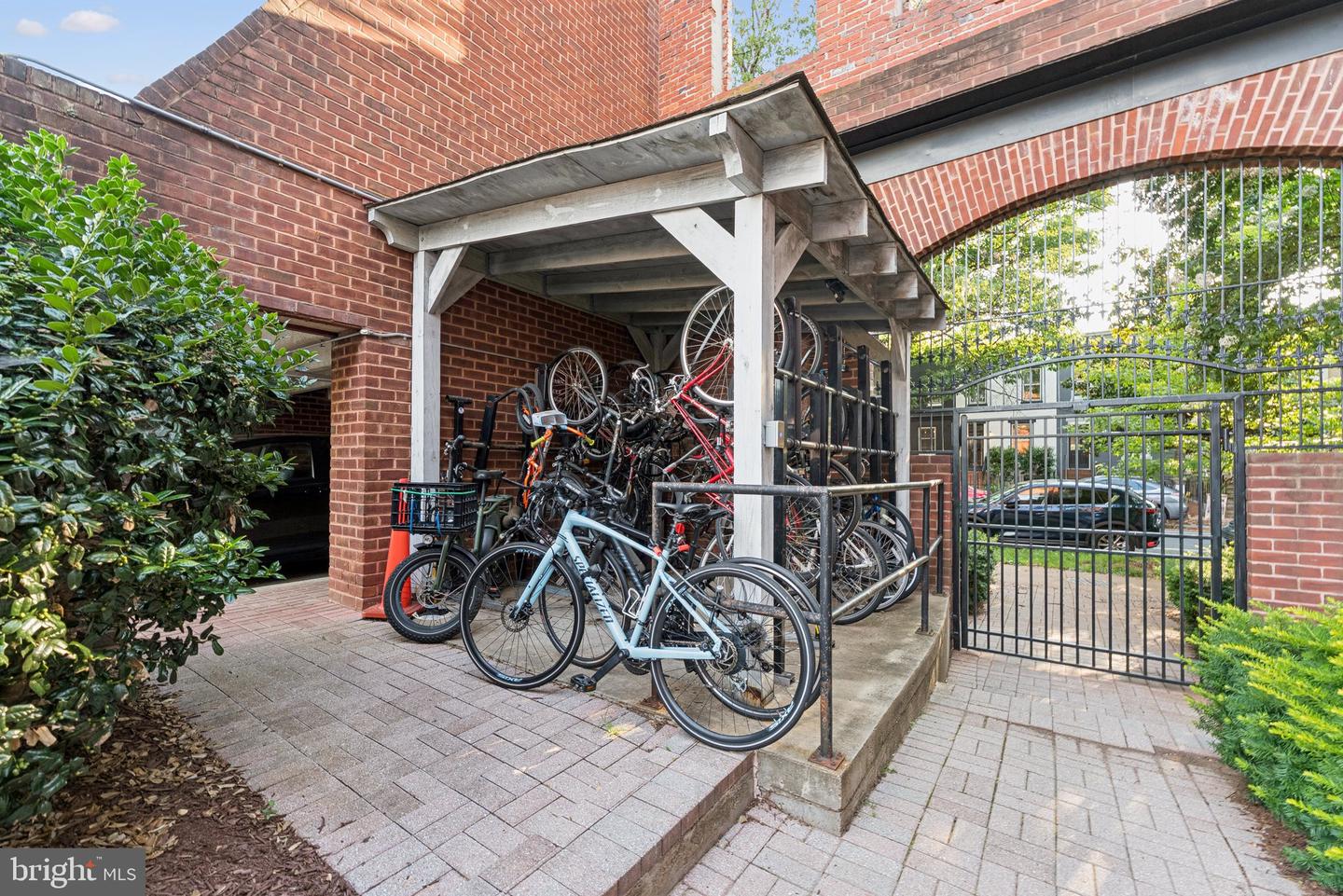 18 15TH ST NE #18, WASHINGTON, District Of Columbia 20002, 1 Bedroom Bedrooms, ,1 BathroomBathrooms,Residential,For sale,18 15TH ST NE #18,DCDC2208532 MLS # DCDC2208532