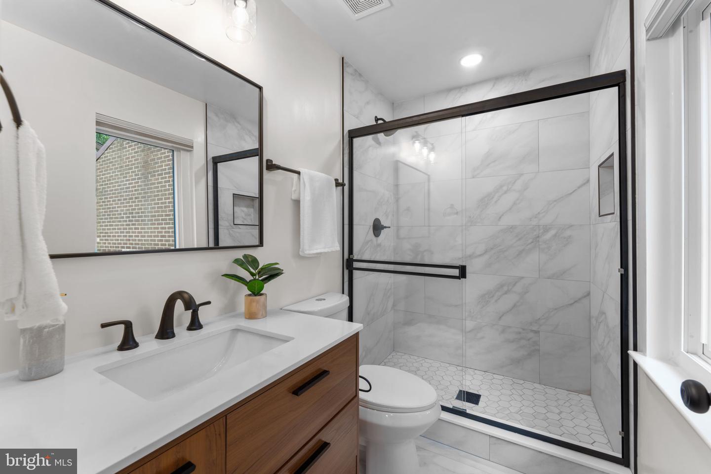 11858 S LAKES CT, RESTON, Virginia 20191, 3 Bedrooms Bedrooms, ,3 BathroomsBathrooms,Residential,For sale,11858 S LAKES CT,VAFX2253694 MLS # VAFX2253694