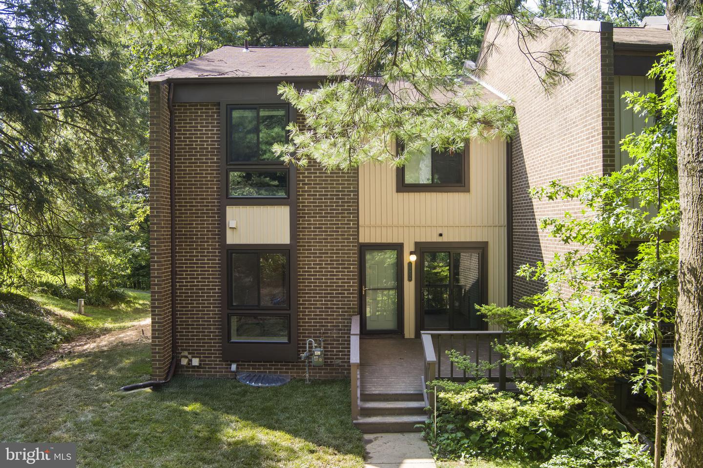 11858 S LAKES CT, RESTON, Virginia 20191, 3 Bedrooms Bedrooms, ,3 BathroomsBathrooms,Residential,For sale,11858 S LAKES CT,VAFX2253694 MLS # VAFX2253694