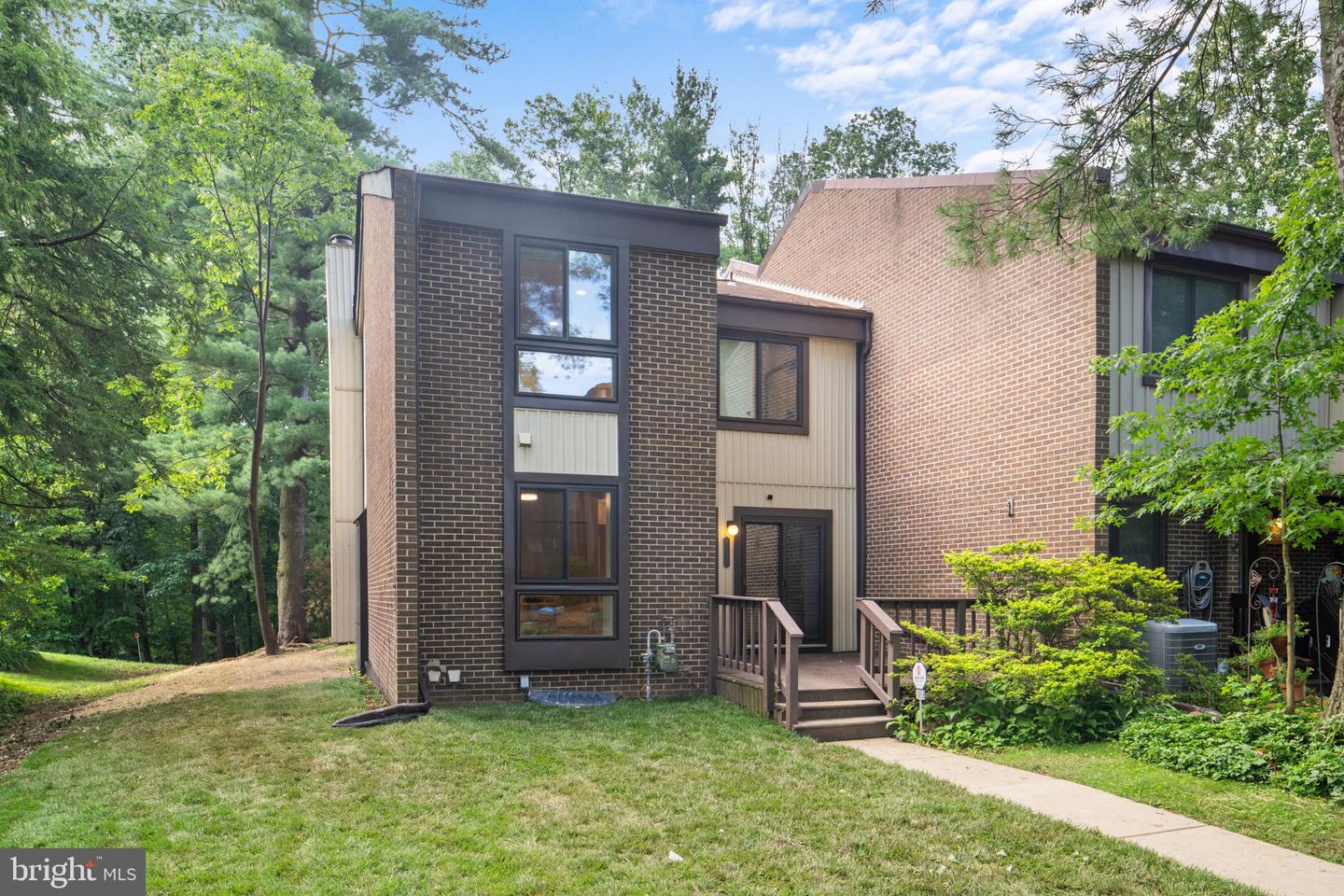 11858 S LAKES CT, RESTON, Virginia 20191, 3 Bedrooms Bedrooms, ,3 BathroomsBathrooms,Residential,For sale,11858 S LAKES CT,VAFX2253694 MLS # VAFX2253694